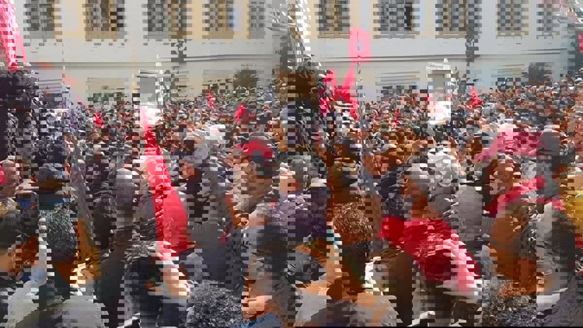 اتحاد الشغل التونسي يلوّح بالتصعيد وتوسيع الإضراب العام