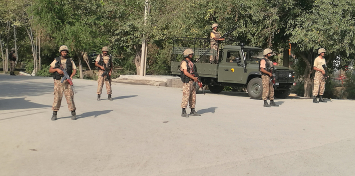 عشرات القتلى والجرحى في هجوم لطالبان على محكمة باكستانية