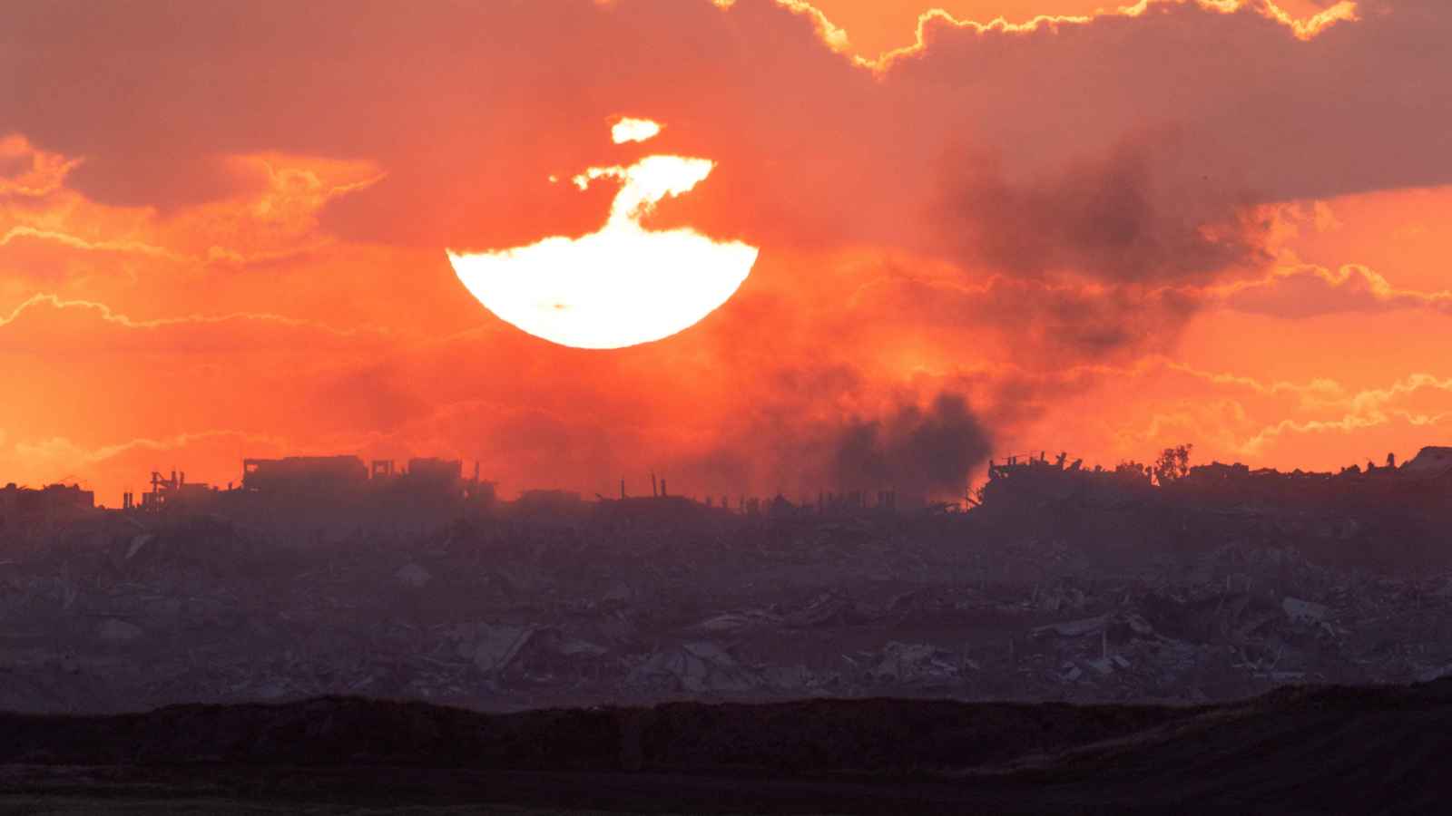 بعد رفض "حماس" الاتفاقات الجزئية ونزع السلاح.. ماذا ينتظر غزة؟