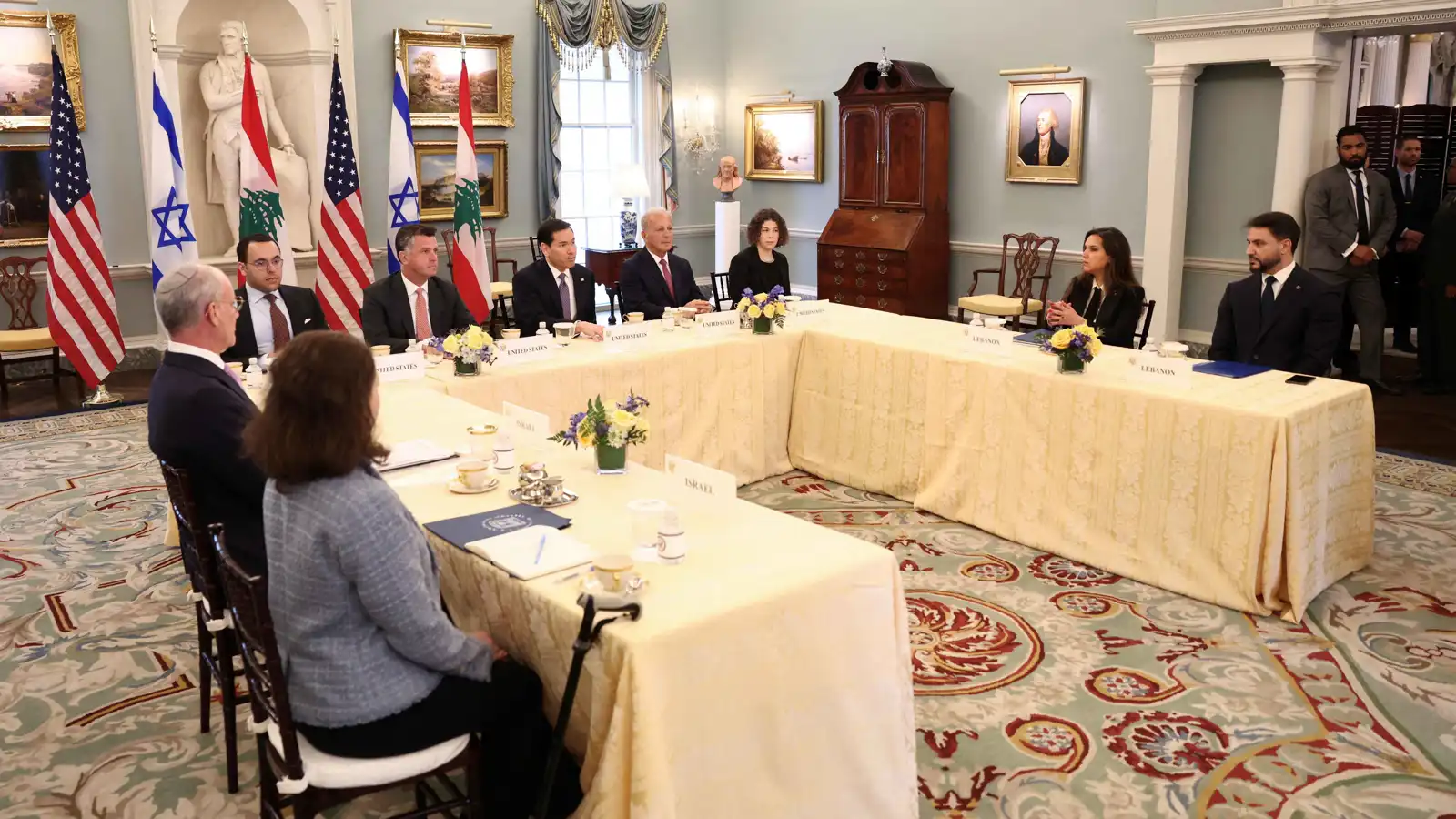 لقاء تاريخي "بلا أفق".. الشكوك تحاصر مباحثات لبنان وإسرائيل