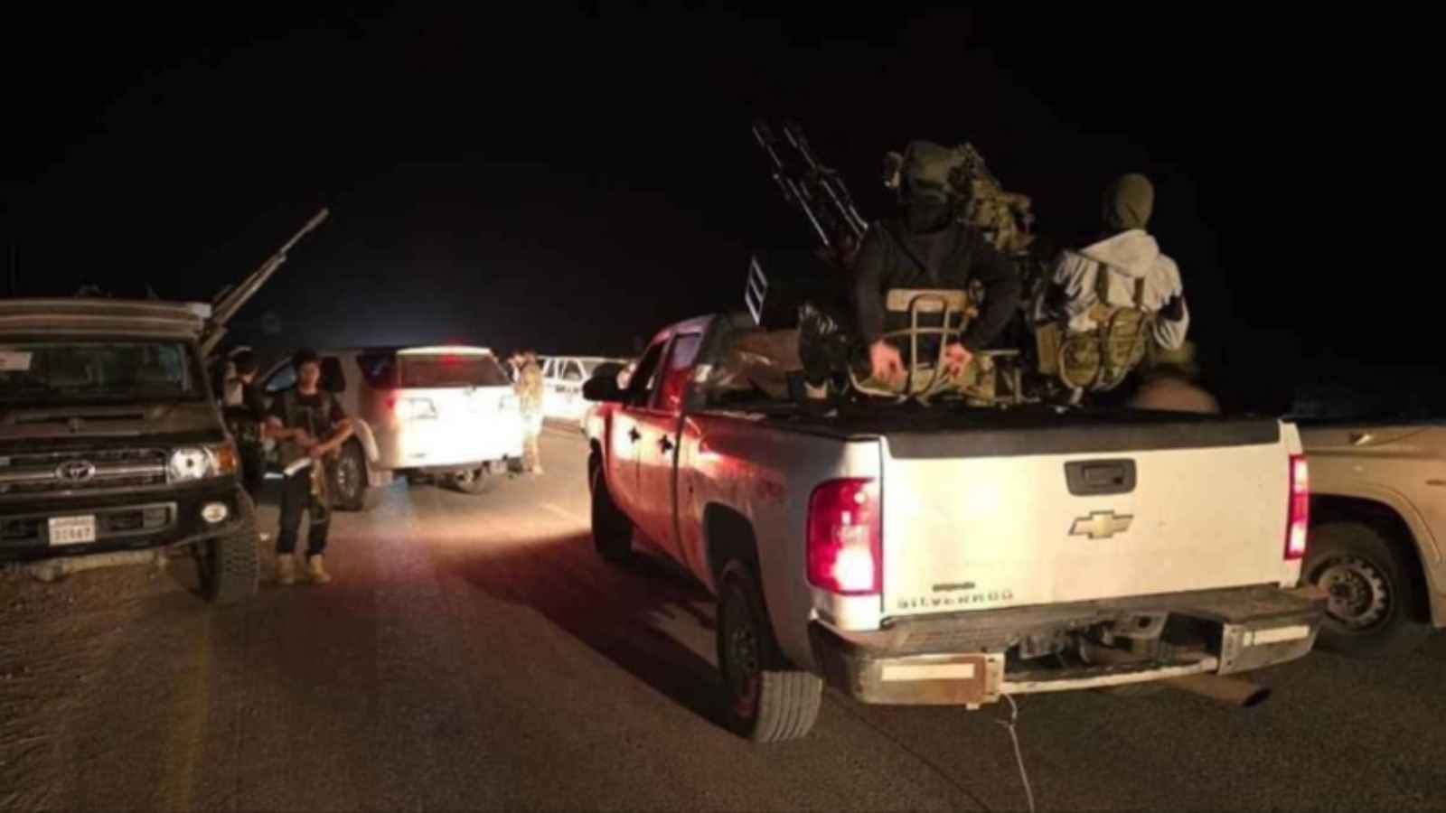 على خطوط التماس.. تعزيزات عسكرية سورية إلى دير الزور