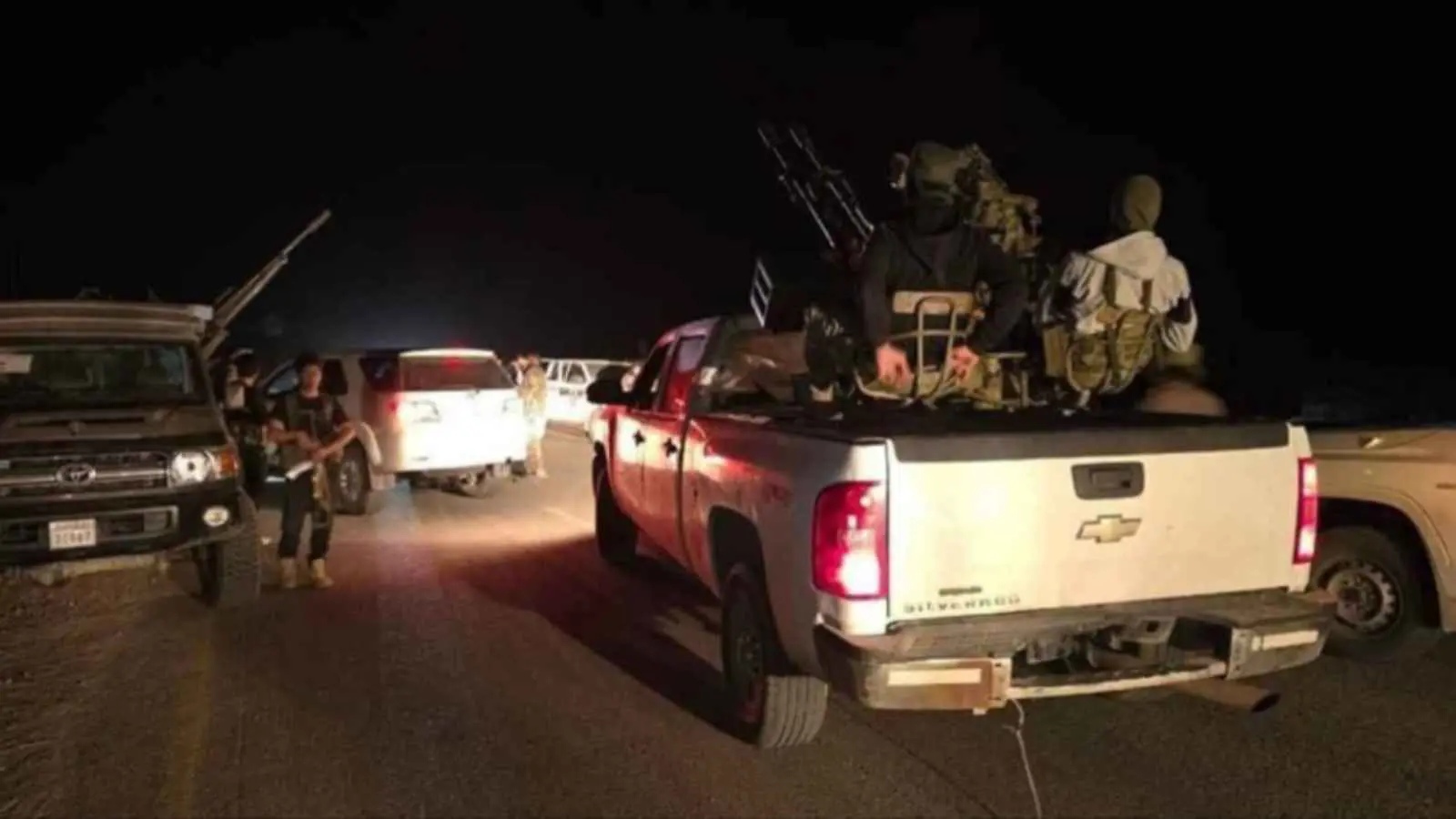 على خطوط التماس.. تعزيزات عسكرية سورية إلى دير الزور