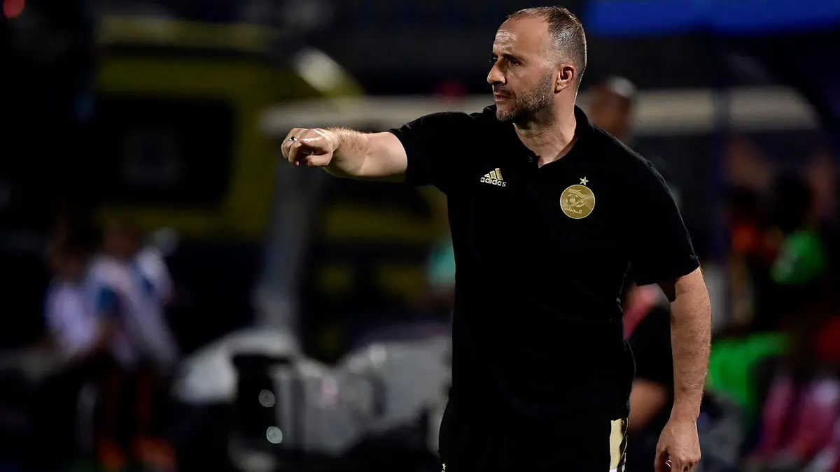 جمال بلماضي يدخل في مشادة كلامية مع صحفي بسبب سؤال حول راتبه (فيديو)