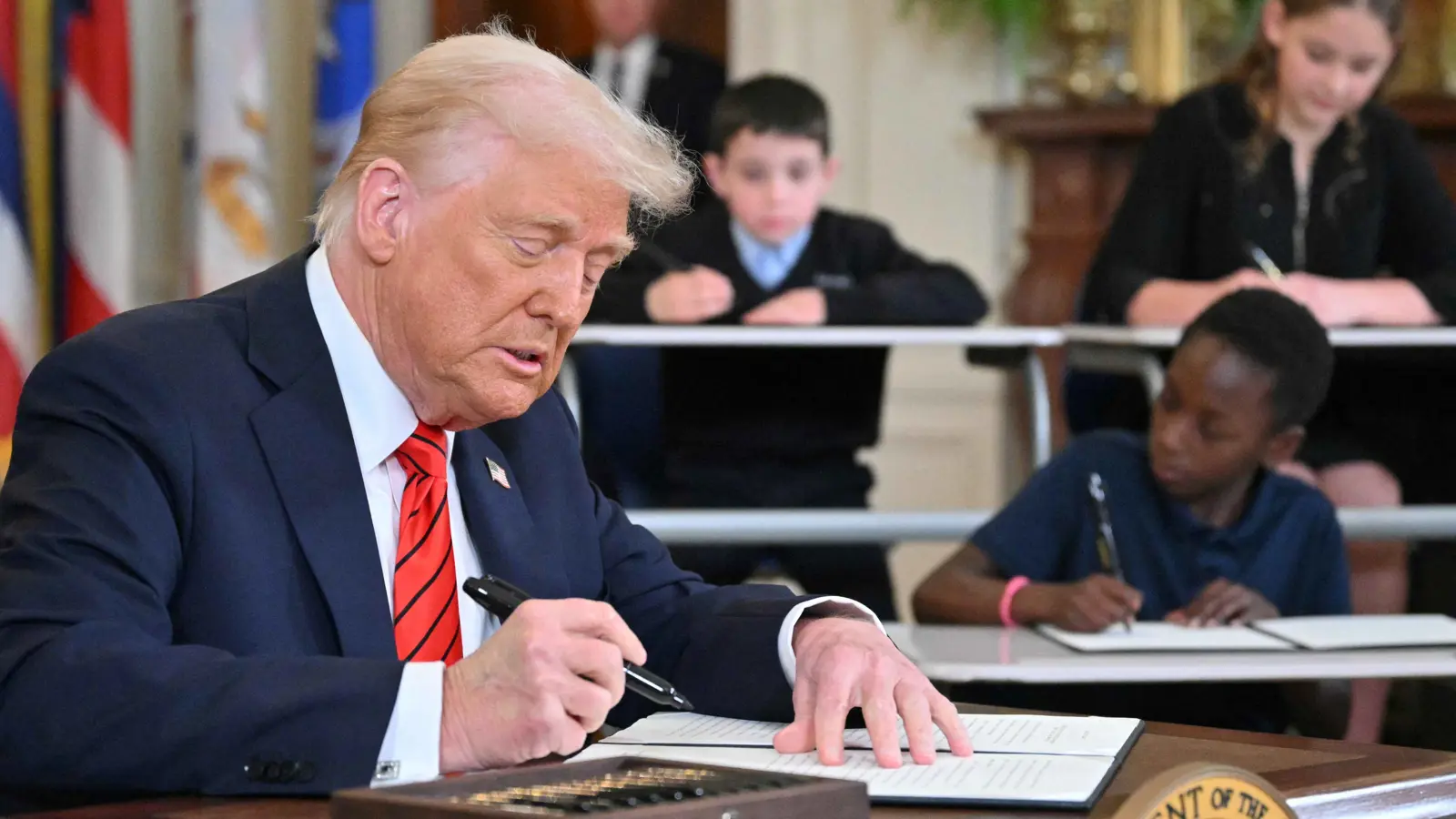 ماذا يعني قرار ترامب تفكيك وزارة التعليم الأمريكية؟