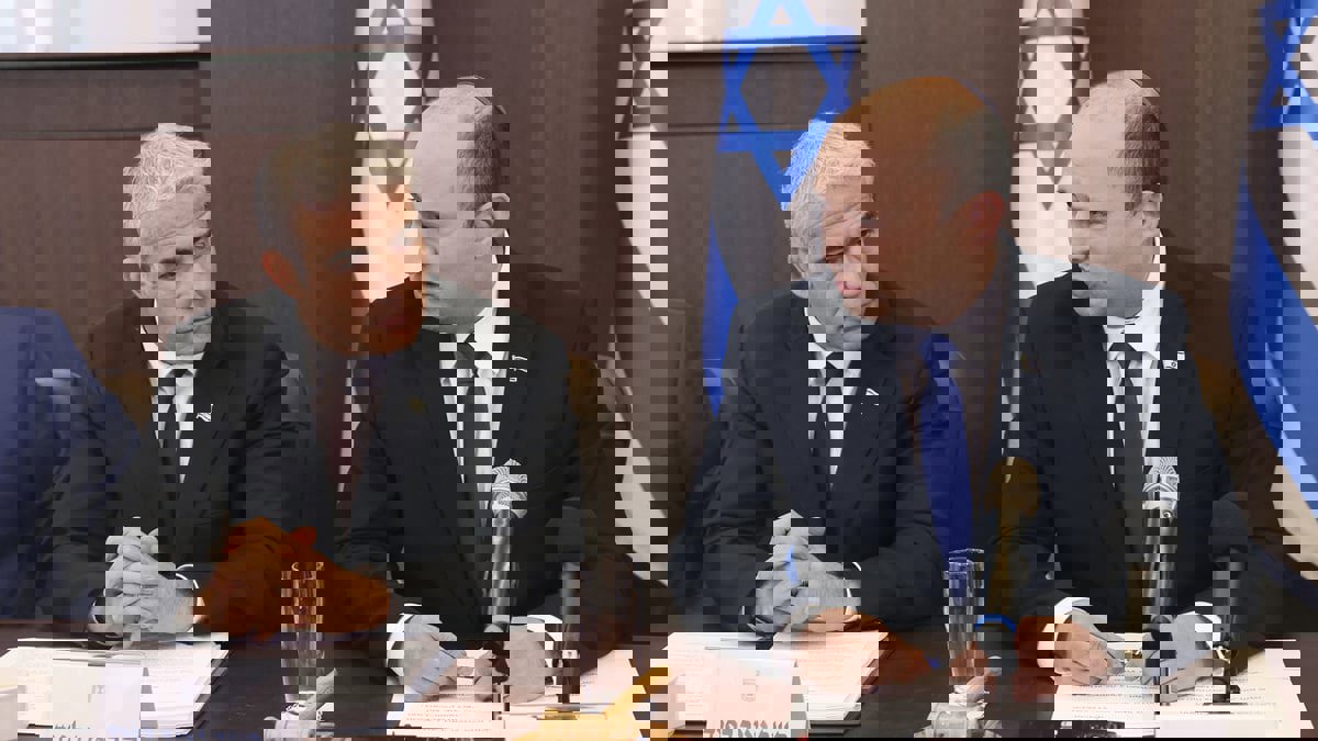 إسرائيل.. صراع بين لابيد وبينيت على رئاسة الحكومة الانتقالية المحتملة