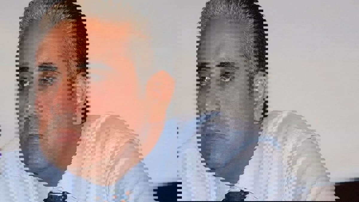 نيابة الأموال العامة توجه بتجميد صلاحيات محافظ المهرة اليمنية