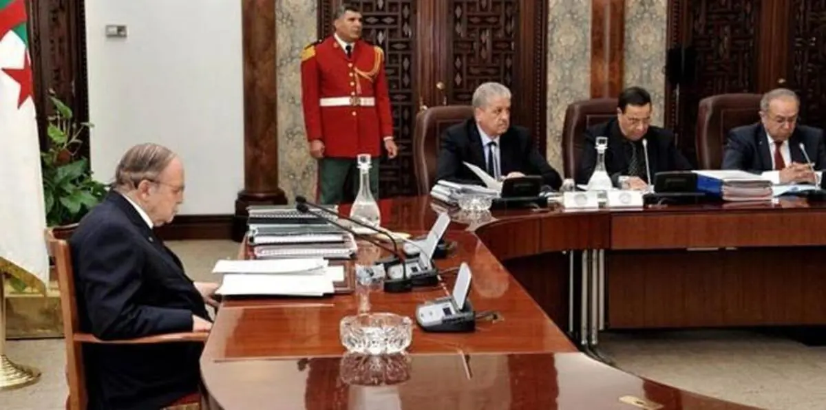 بوتفليقة يترأس مجلس حرب لبحث تمدّد داعش