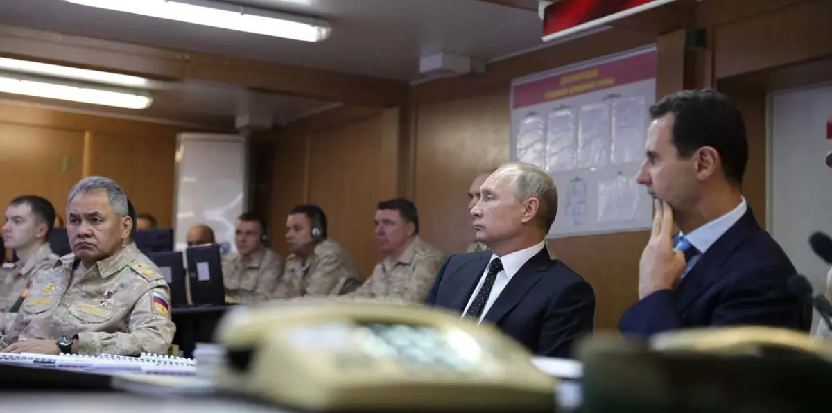 بالفيديو.. ضابط روسي يهين بشار الأسد في حضرة بوتين