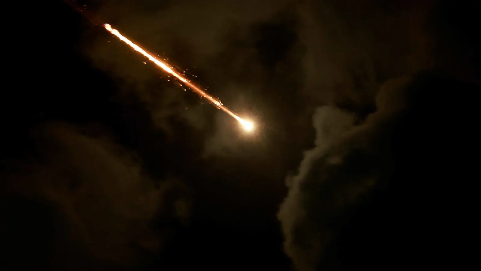 إسرائيل تعلن اعتراض هدف جوي مشبوه قبالة شواطئ تل أبيب (فيديو)