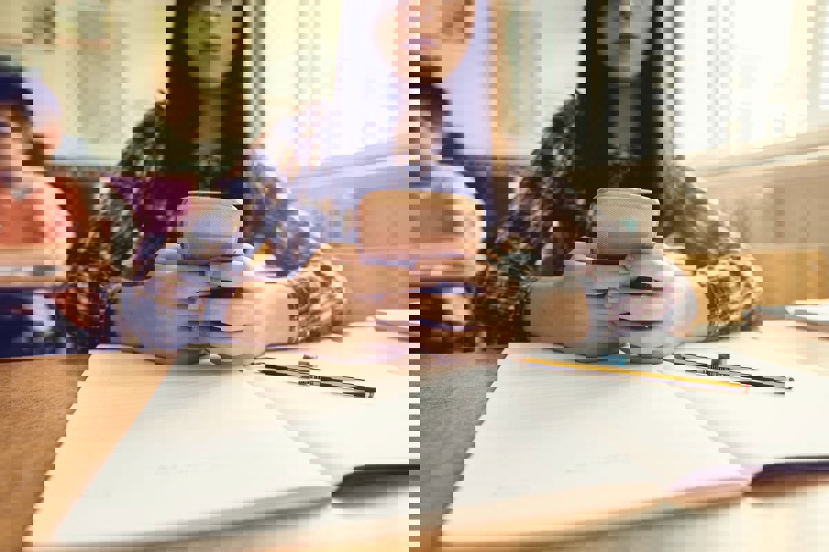 قبرص تقرر حظر الهواتف المحمولة في المدارس