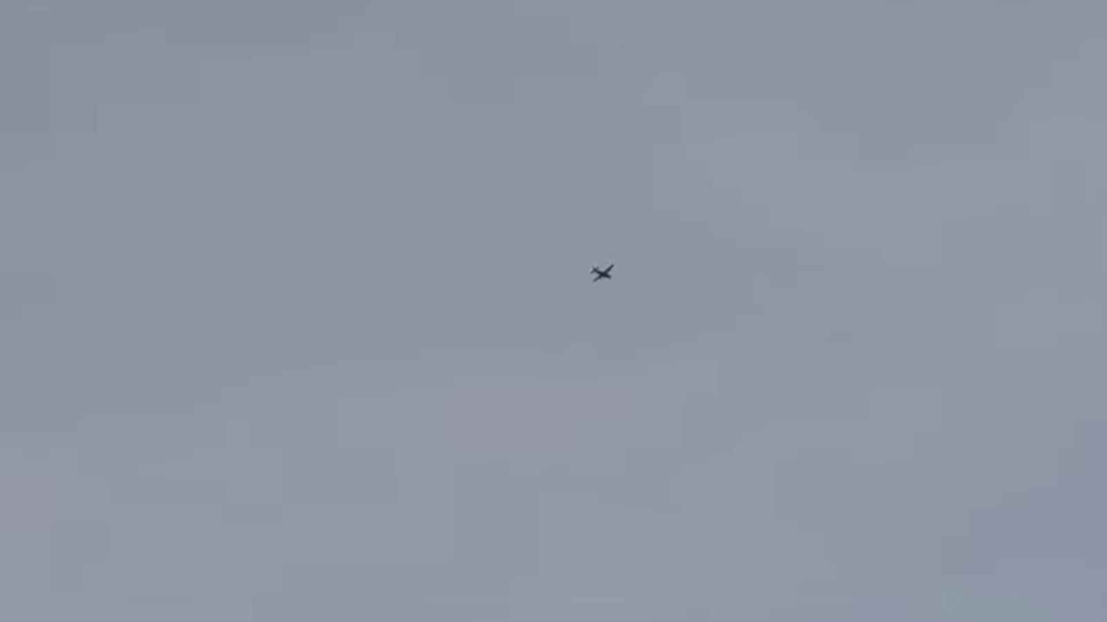 طيران استطلاع للجيش السوري يحلق فوق الحدود اللبنانية (فيديو)