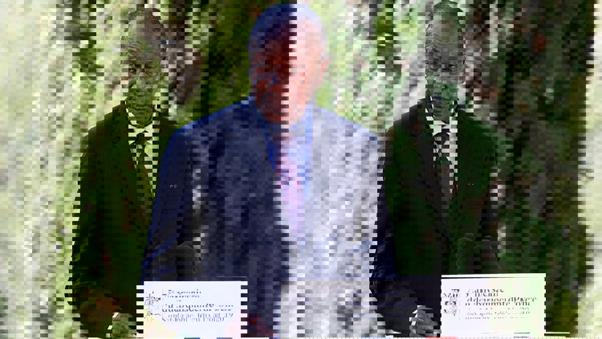 مسؤول: رئيس غينيا ما زال محتجزا رغم التفاوض مع قادة الانقلاب