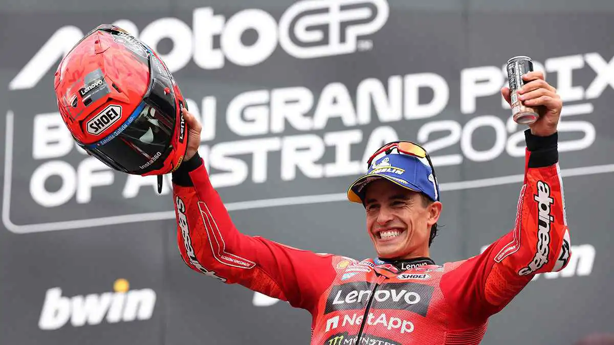 ماركيز يحطم الرقم القياسي للفة مرتين في بطولة العالم للدراجات النارية