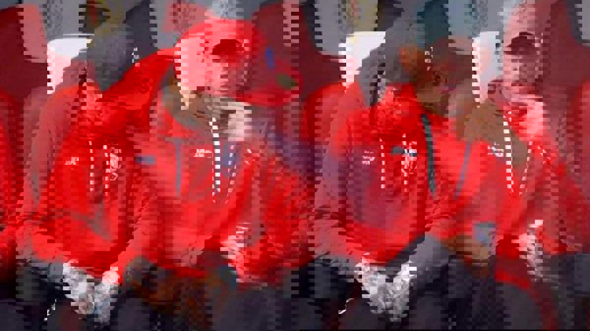 إيقاف ناينغولان لاعب أنتويرب البلجيكي بعد تدخينه على مقاعد البدلاء (فيديو)