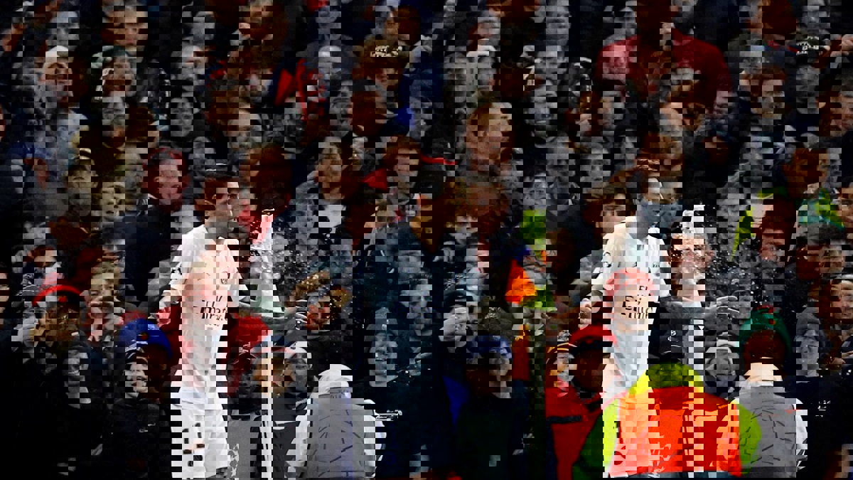 مباراة مانشستر يونايتد وباريس سان جيرمان.. ذكاء دي ماريا يحرج جماهير أولد ترافورد (فيديو)