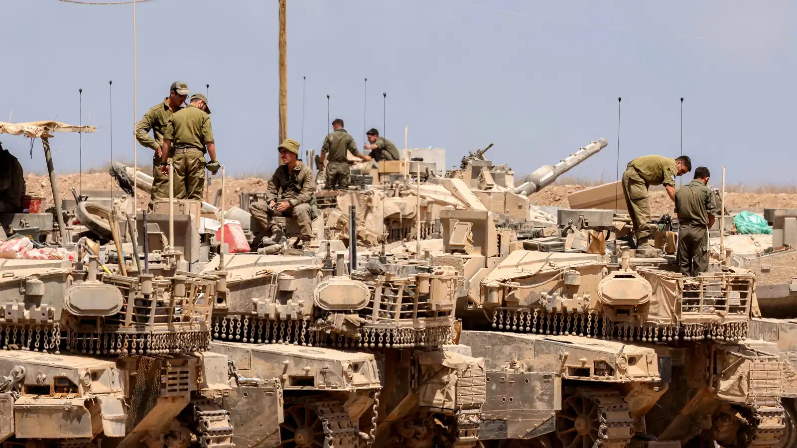 استعدادًا لاجتياحها.. الجيش الإسرائيلي يطوق مدينة غزة ويطلب إخلاء مناطق منها