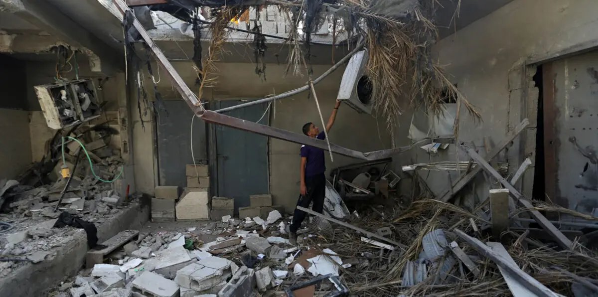 البرلمان العراقي يقر قانونًا يلزم الحكومة بإعمار المناطق المتضررة في البصرة 