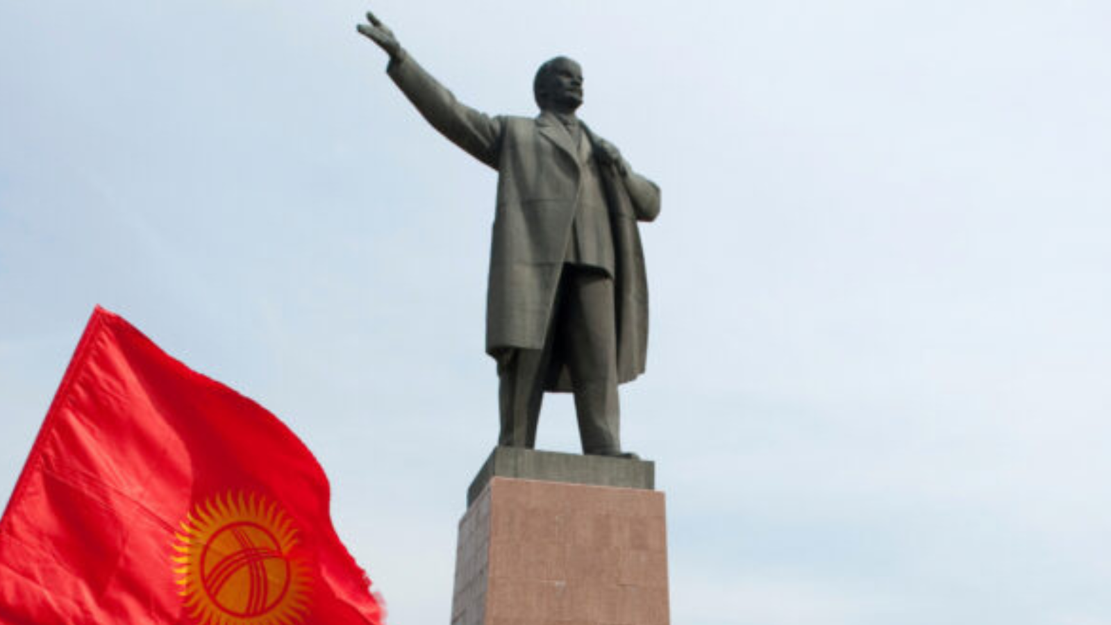 إزالة تمثال لينين.. هل تنأى قرغيزستان عن التبعية لروسيا؟