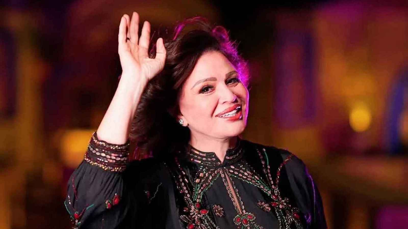 "كلام فارغ".. إلهام شاهين تعلق على أنباء تدريس سيرتها الذاتية