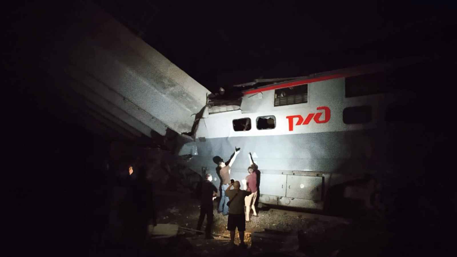 روسيا.. تفاصيل جديدة في حادث تفجير جسر بمنطقة بريانسك (فيديو وصور)