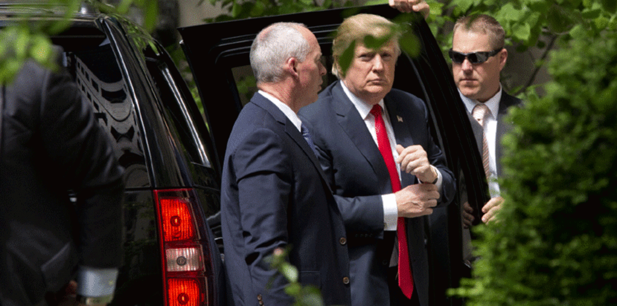 كيف تحركت الإمارات سرًا لعزل إيران بالتقريب بين واشنطن وموسكو؟ 