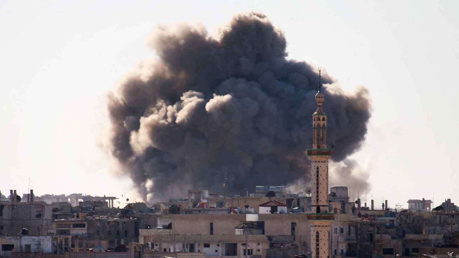 سوريا تدين الغارات الإسرائيلية على درعا وتطالب بتدخل دولي