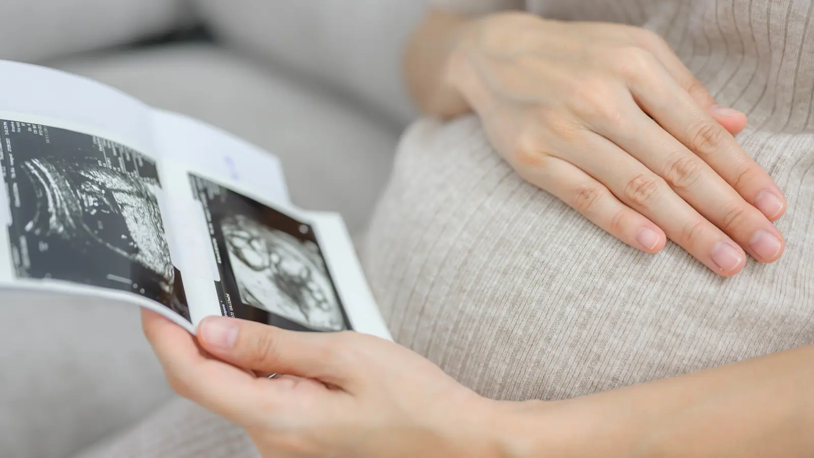 لماذا تكون المرأة عاطفية أكثر خلال الحمل؟