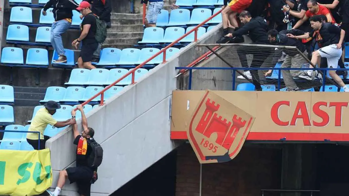 "تجاهلوني" ..مشجع الترجي التونسي الناجي من السقوط يهاجم مسؤولي ناديه