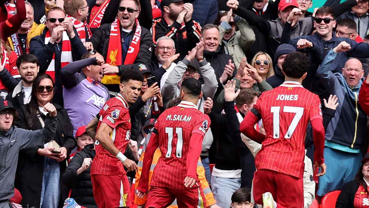 ليفربول يهزم وست هام في الوقت القاتل ويقترب من لقب الدوري الإنجليزي