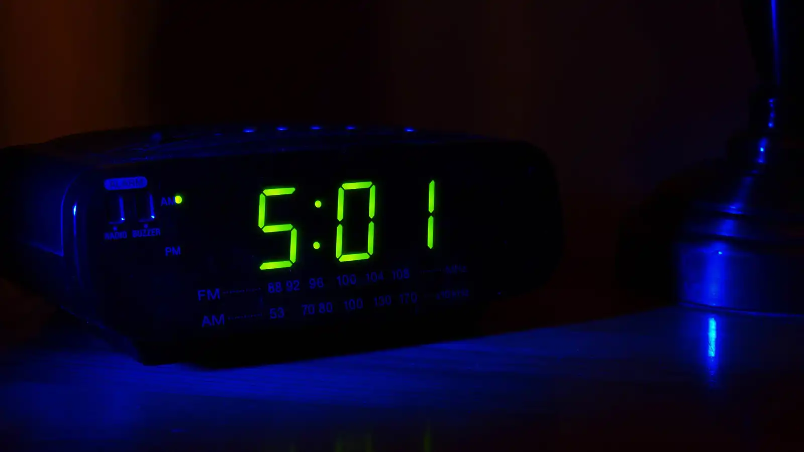 جدل في مصر بعد اقتراح برلماني لبدء الدوام من الخامسة صباحا