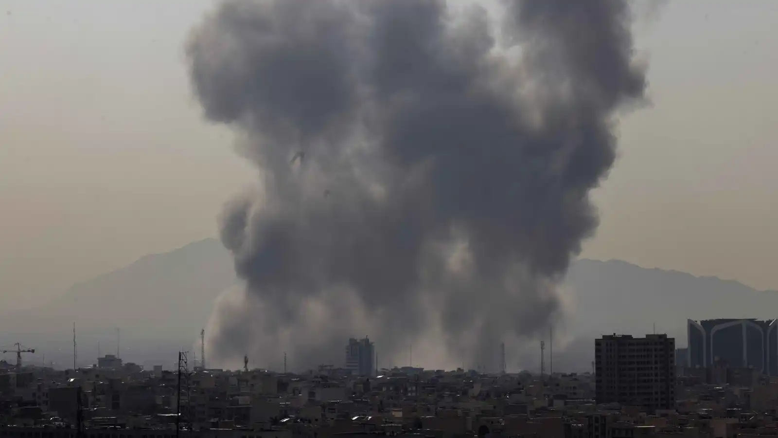 انفجارات قوية تهز الأحياء الشرقية لطهران