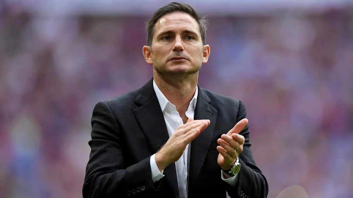 أبرز تغريدات "تويتر" الرياضية.. تشيلسي يحتفي بلامبارد وساري في جولة داخل يوفنتوس (صور)