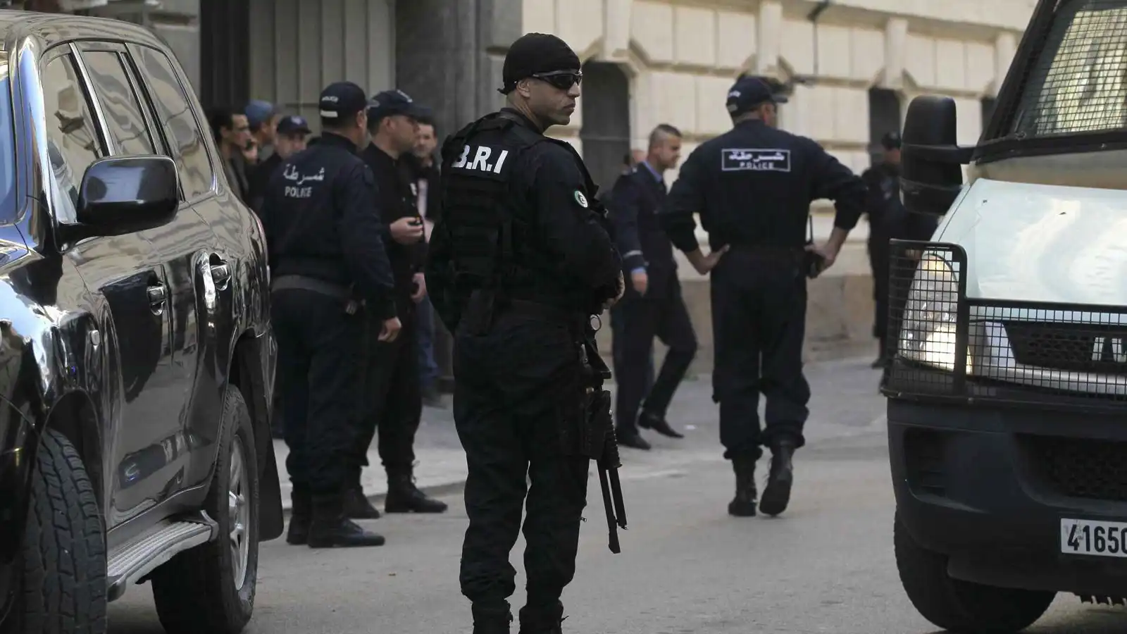 جريمة تهز الجزائر.. أب يقتل أطفاله الخمسة ثم ينتحر