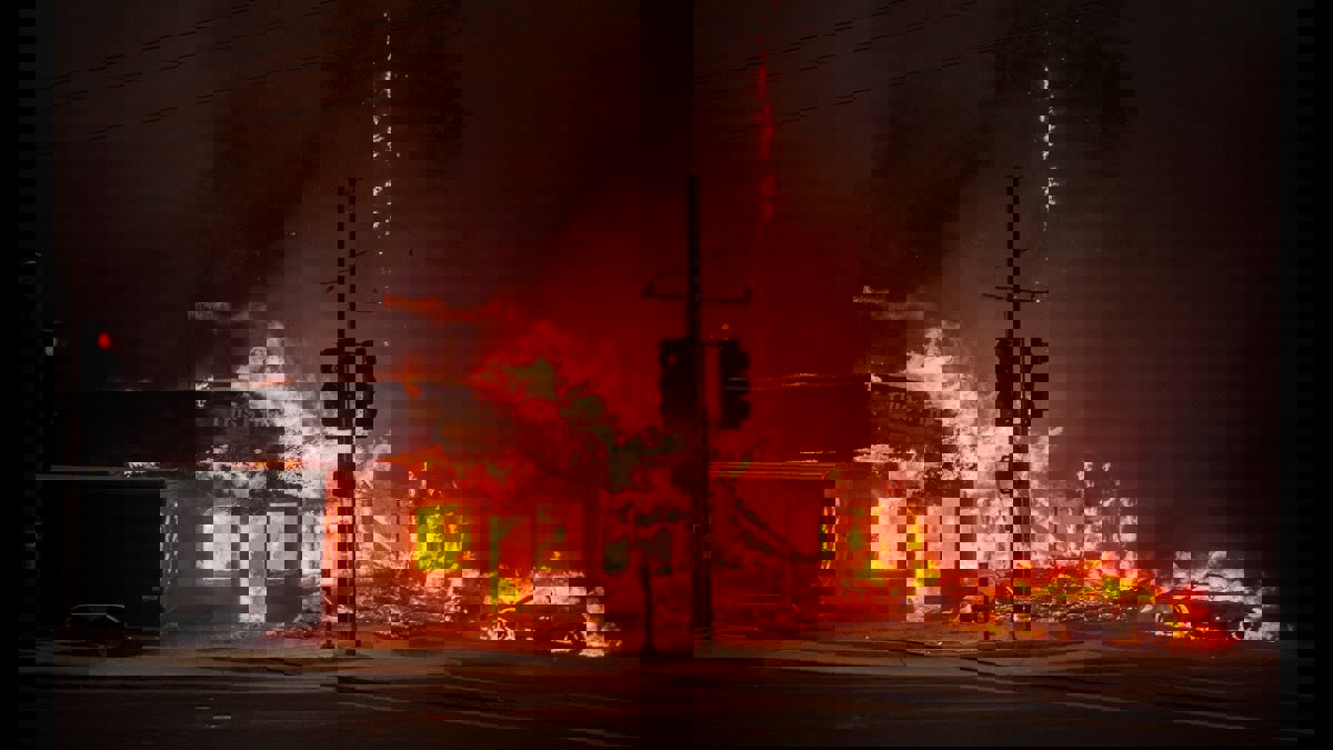 إعلان الطوارئ في كاليفورنيا الأمريكية بسبب حرائق الغابات