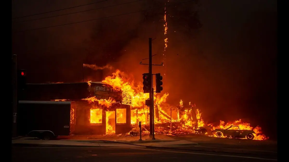 إعلان الطوارئ في كاليفورنيا الأمريكية بسبب حرائق الغابات