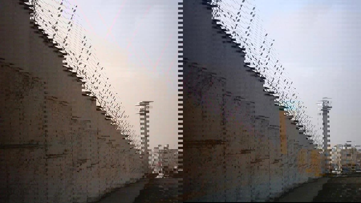 قتيل وعدة إصابات إثر أعمال شغب داخل سجن إيراني