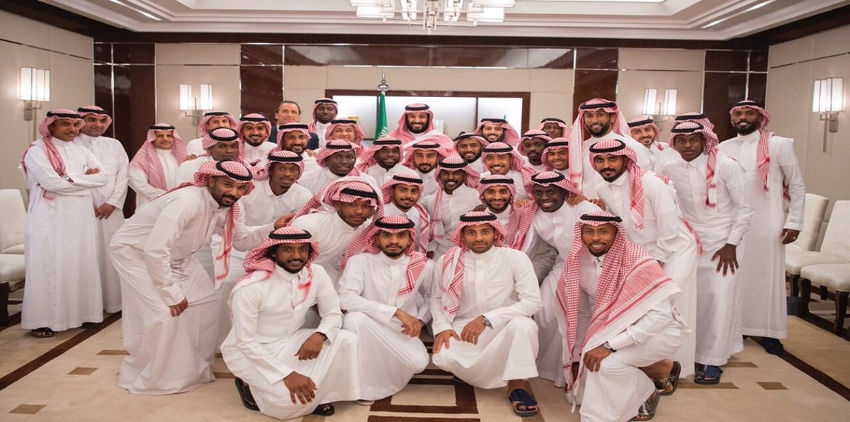 شاهد صورة الأمير محمد بن سلمان مع لاعبي المنتخب السعودي وتعليق تركي آل الشيخ‎