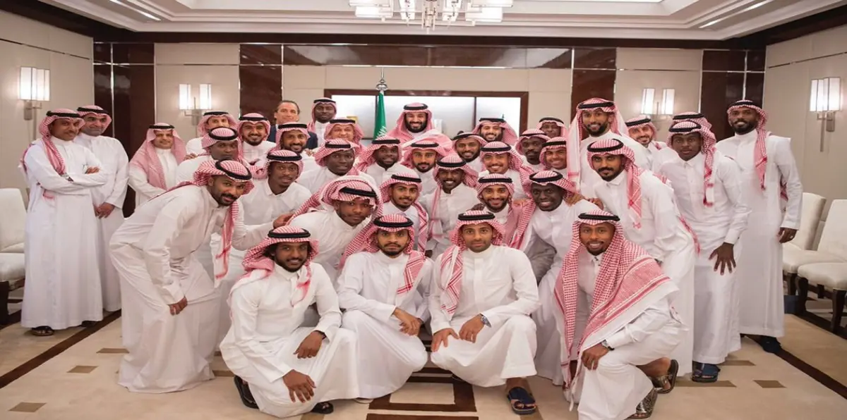 شاهد صورة الأمير محمد بن سلمان مع لاعبي المنتخب السعودي وتعليق تركي آل الشيخ‎