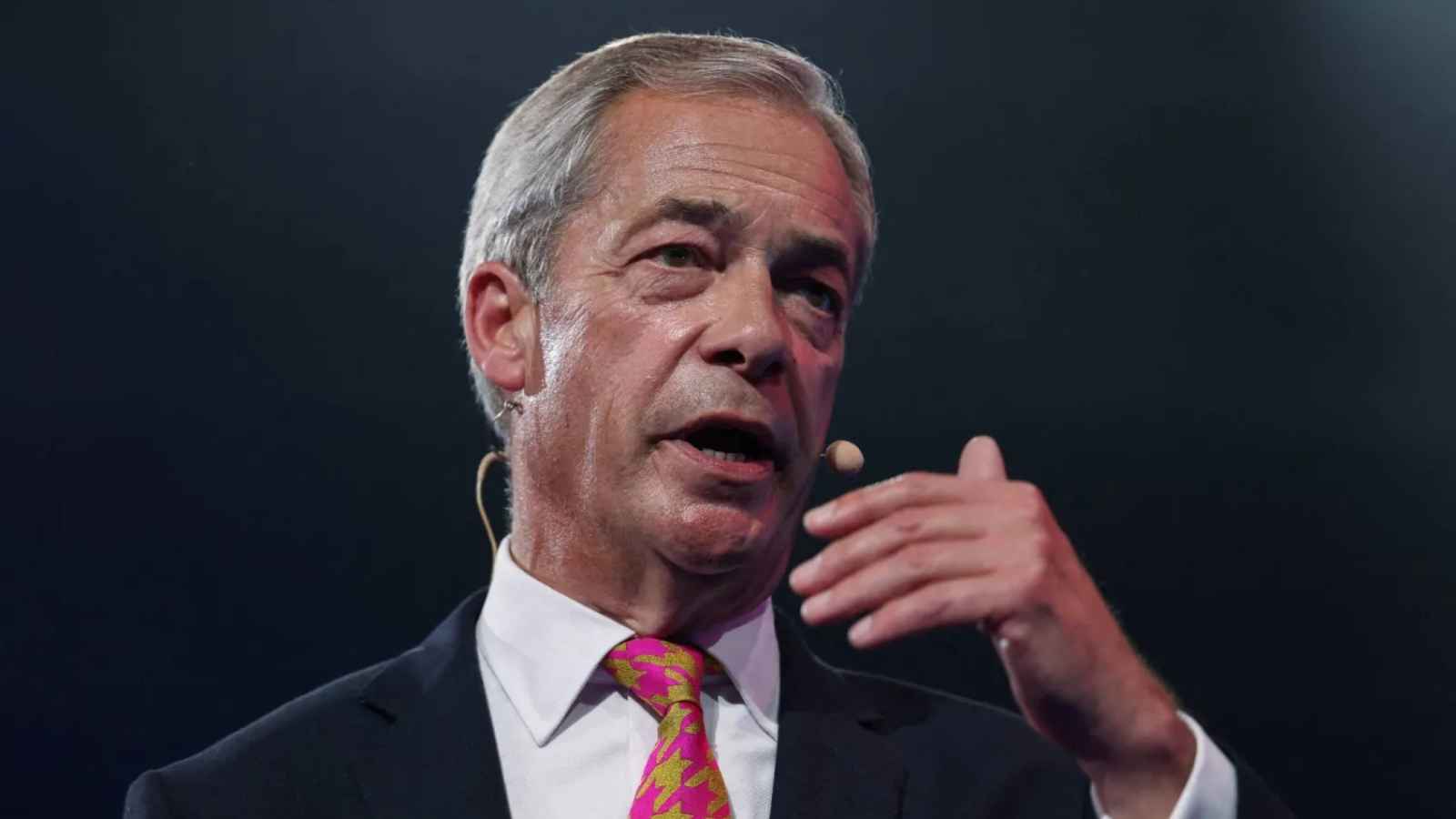 سياسي بريطاني يحذر من "ثورة سياسية" ستجتاح أوروبا