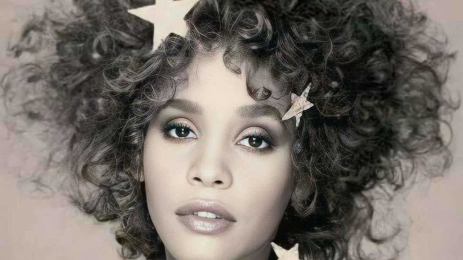 "ضحكت كثيرًا".. تفاصيل الأيام الأخيرة لويتني هيوستن قبل وفاتها المأساوية