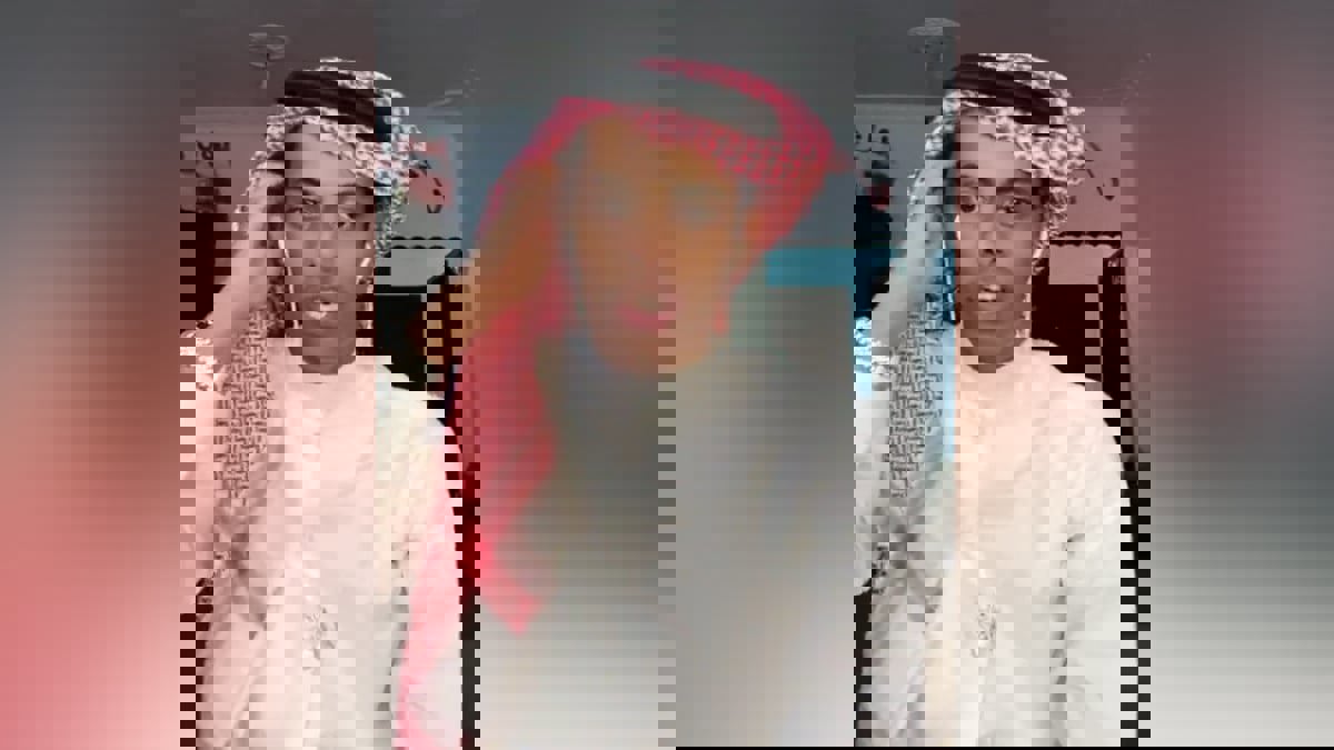 المشهور السعودي "قعيد المجد" يثير جدلًا بعد إهانته ضيفًا في بث مباشر