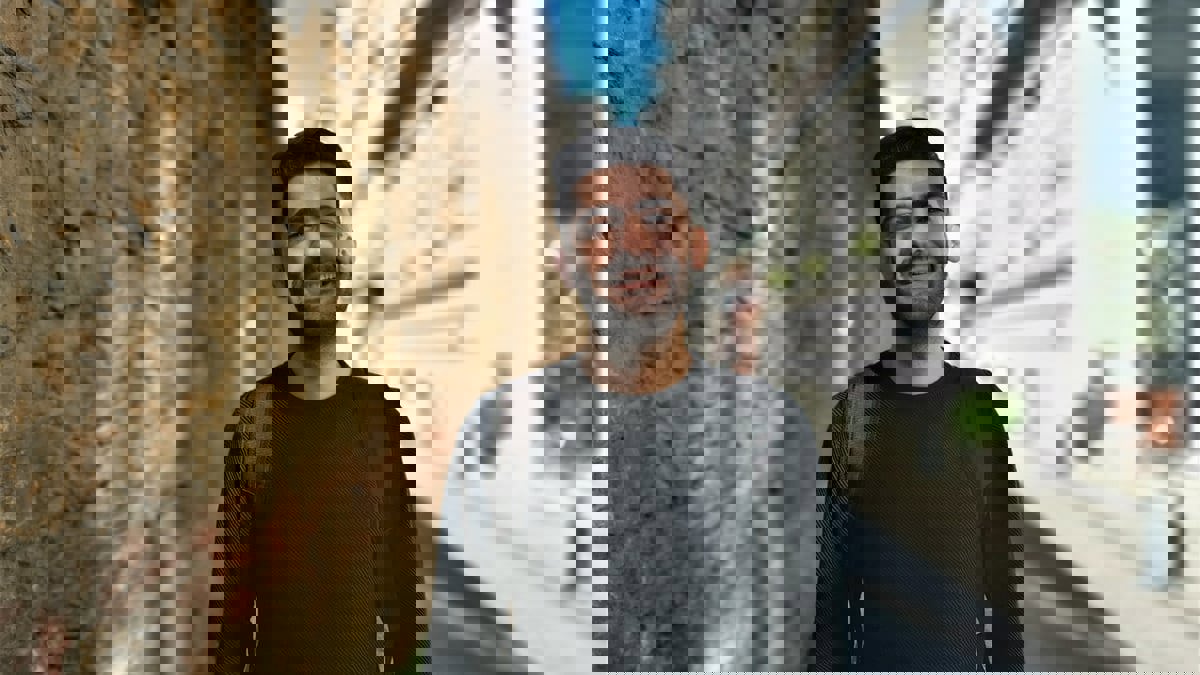 "كتاب الكوابيس" لحسن أكرم.. سرد مشحون بالمشاعر والشخصيات المعلقة