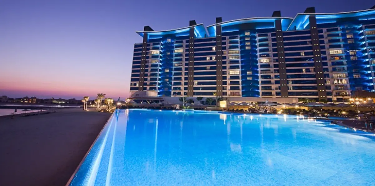 شاهد مبنى أوشيانا بجزيرة النخلة في دبي قبل الحريق.. جمال ساحر في منطقة راقية (صور)