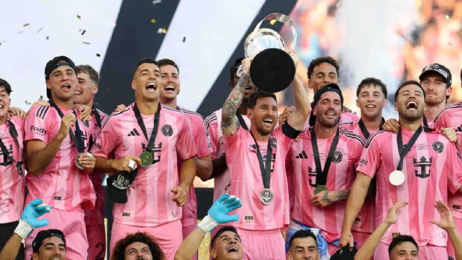 بعد التتويج بالدوري الأمريكي.. كم الفارق بين عدد بطولات ميسي ورونالدو؟