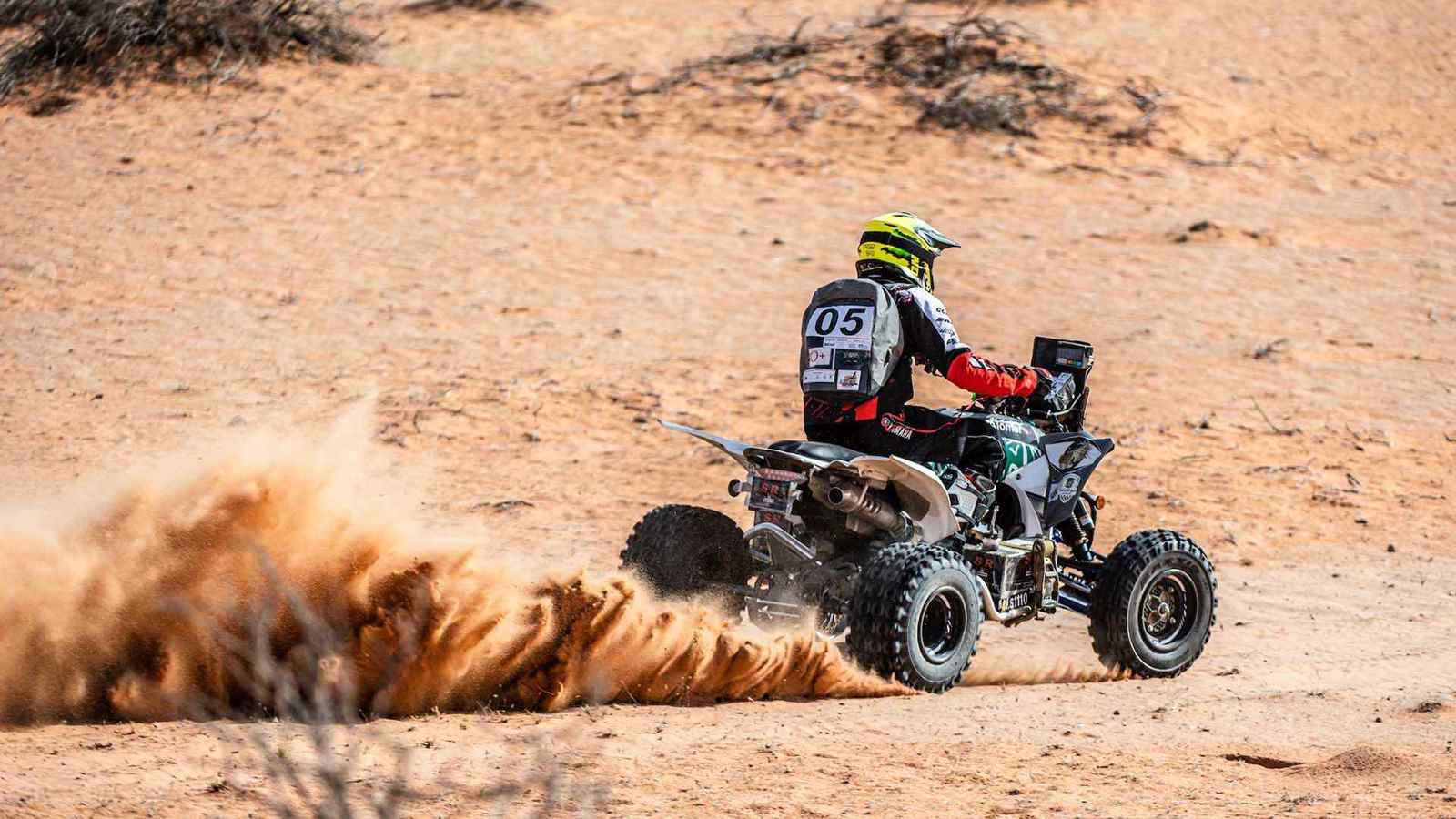 سعودي يغامر لتصوير مشهد خطير في "شباب البومب" (فيديو)