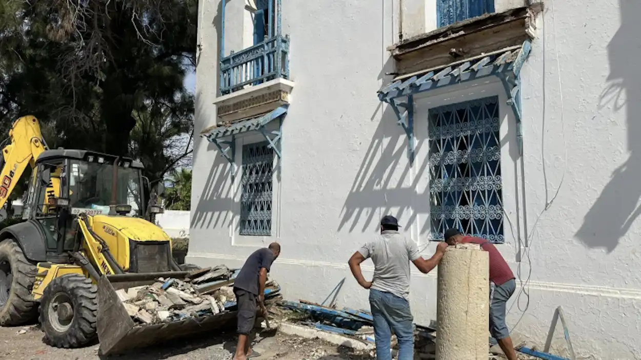 تونس.. سقوط جزء من مبنى تاريخي يفجر انتقادات