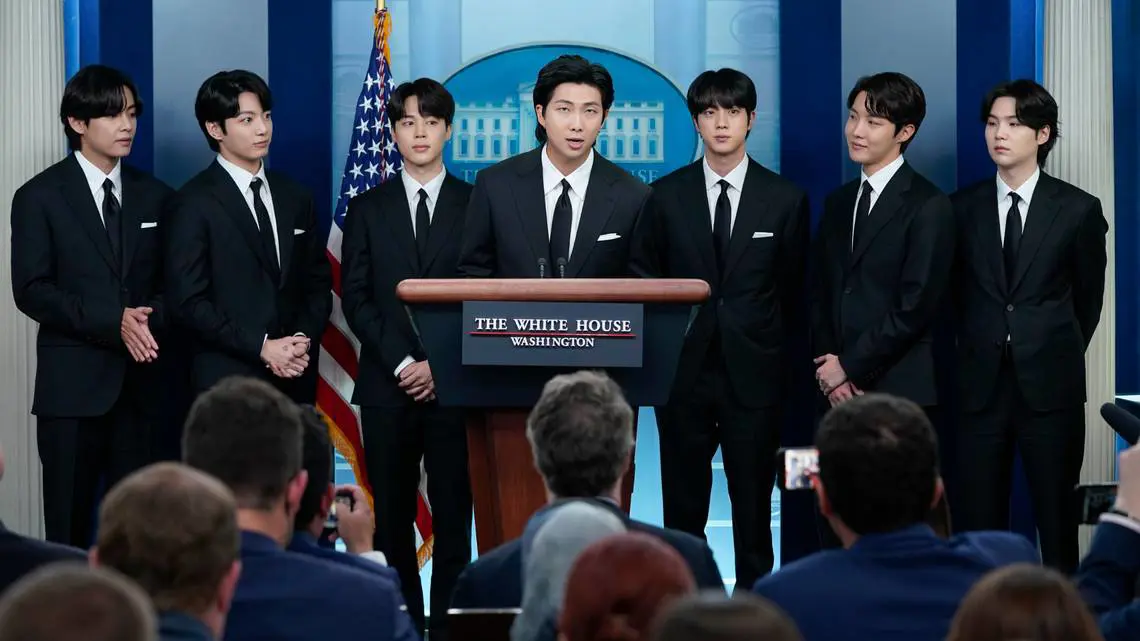 إجبار أعضاء فرقة "بي تي إس" الكورية على أداء الخدمة العسكرية
