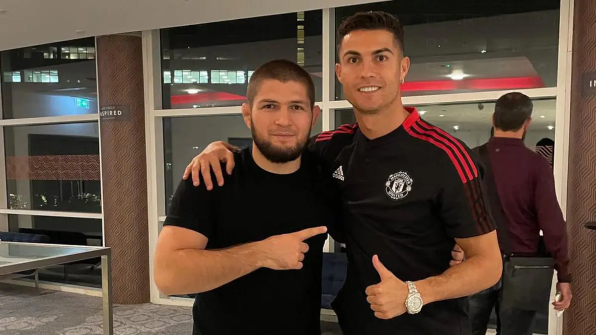 تحد طريف بين كريستيانو رونالدو وحبيب نورمحمدوف (فيديو)