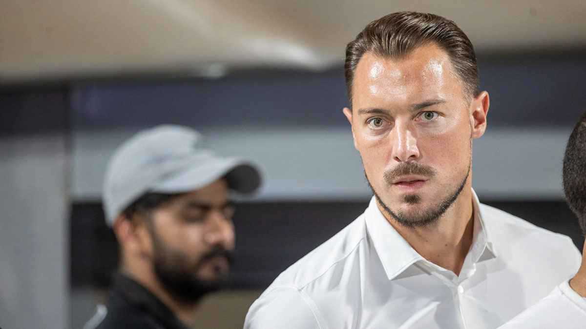 فنربخشة ينقض على مساعد يايسله في الأهلي السعودي