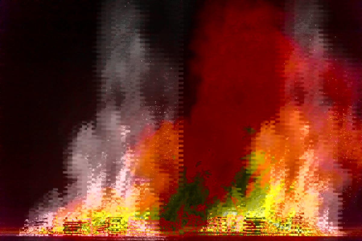 مصرع رجل إثر حريق ضخم وسط المغرب (فيديو)